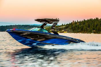 Wake surf boat