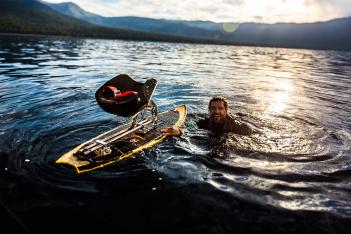 Wakesurfing board